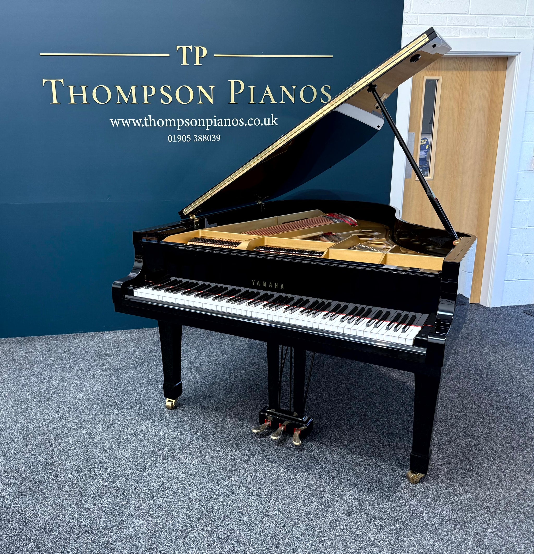 Yamaha G5 Grand Piano (Reconditioned)